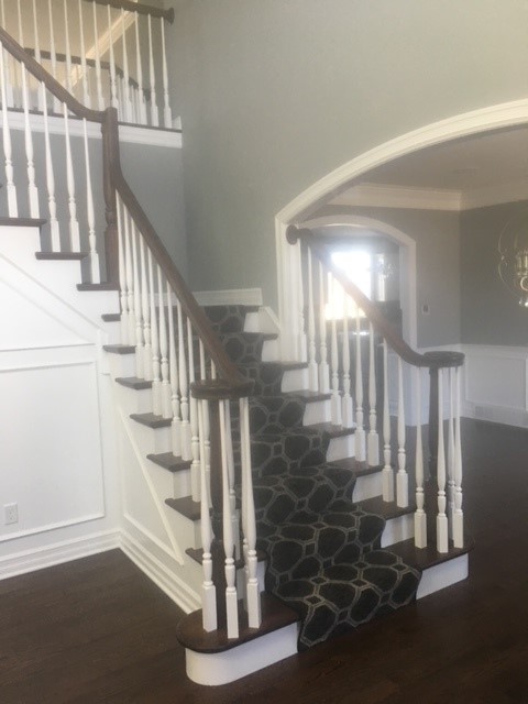 Traditional L Shaped Stair With Pirmed Baluste